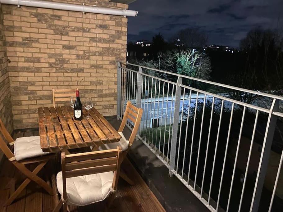 Stunning Double Bed Flat With Private Balcony & Free Parking Apartamento Londres