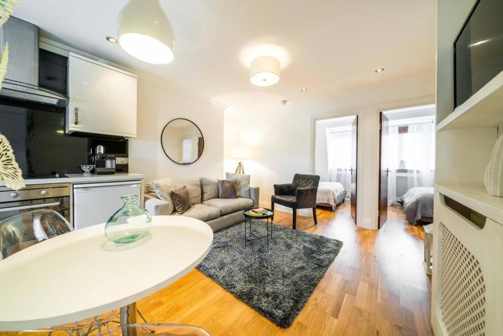 Kensington High Street Flat 2 Bedroom Apartamento Londres