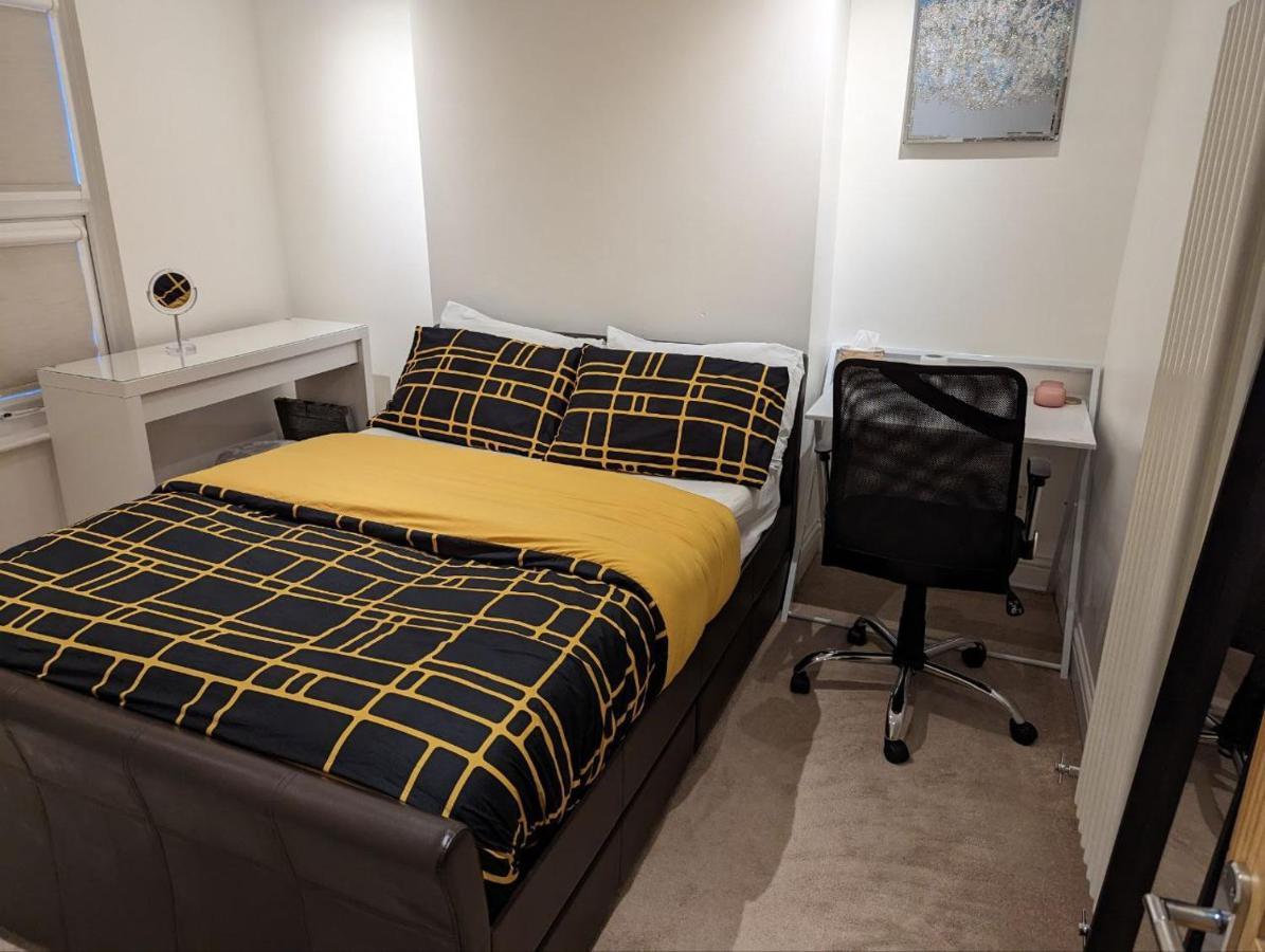 Fully-equipped Flat In The Of London.