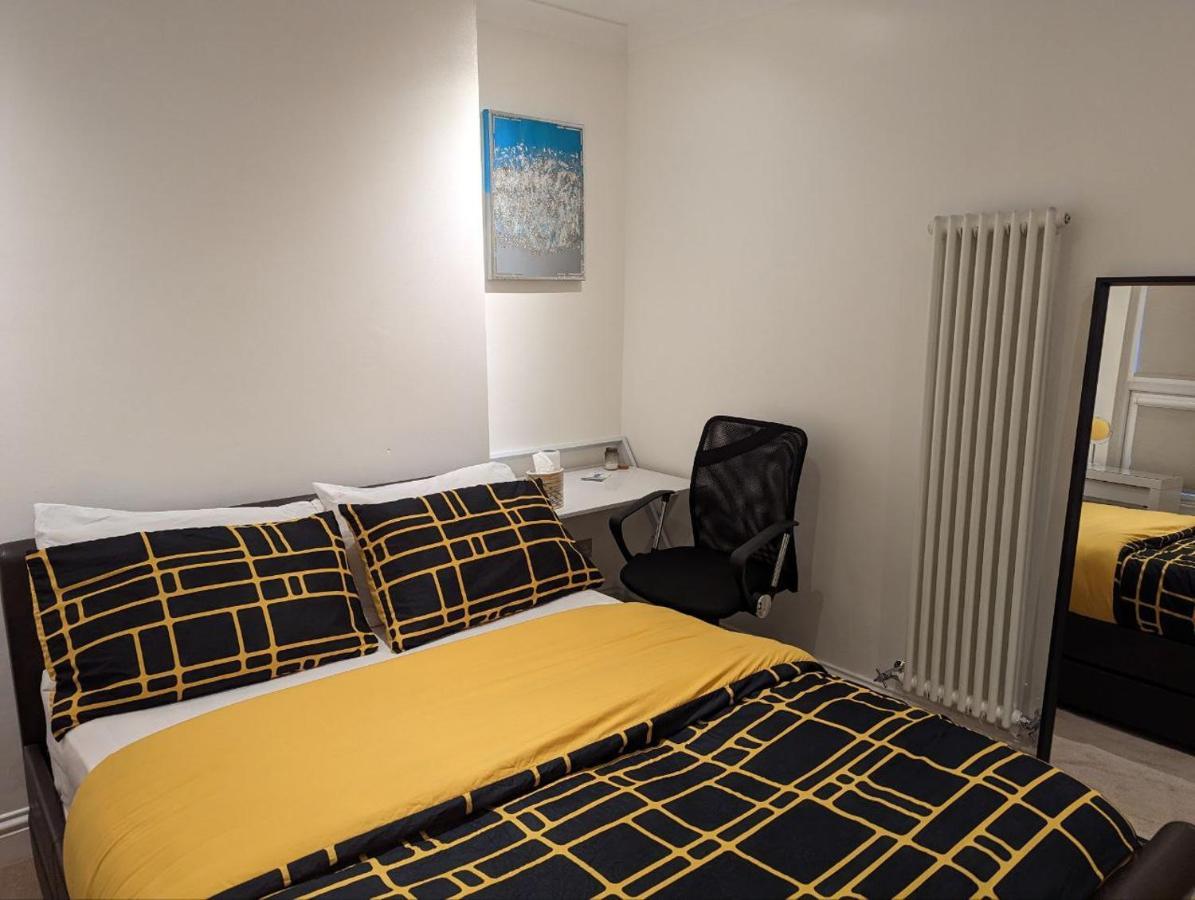 Fully-equipped Flat In The Of London. *
