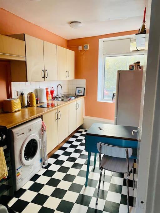 2 Bedroom Flat On Tottenham High Rd. Londres