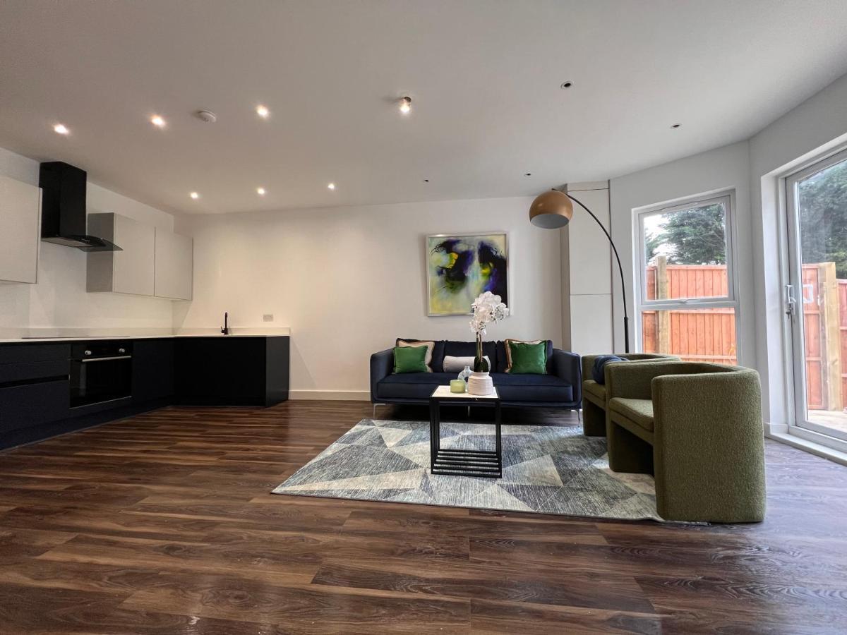 Star Finchley Road 3-bed Escape With Garden