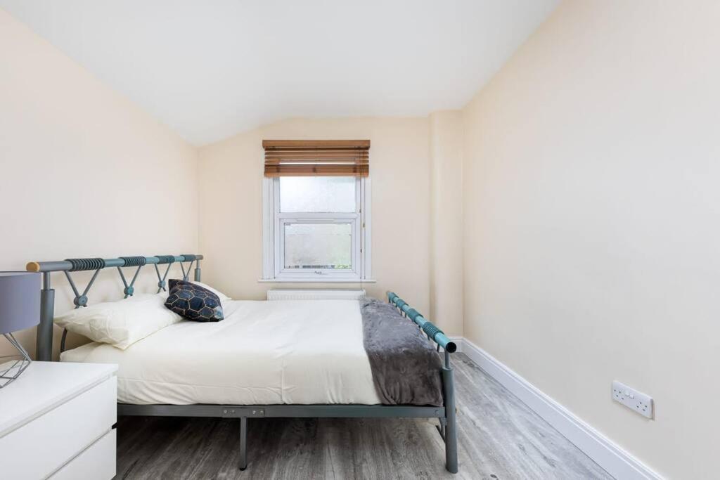 Cozy 4 Bedroom In Hackney, Сasa de vacaciones *