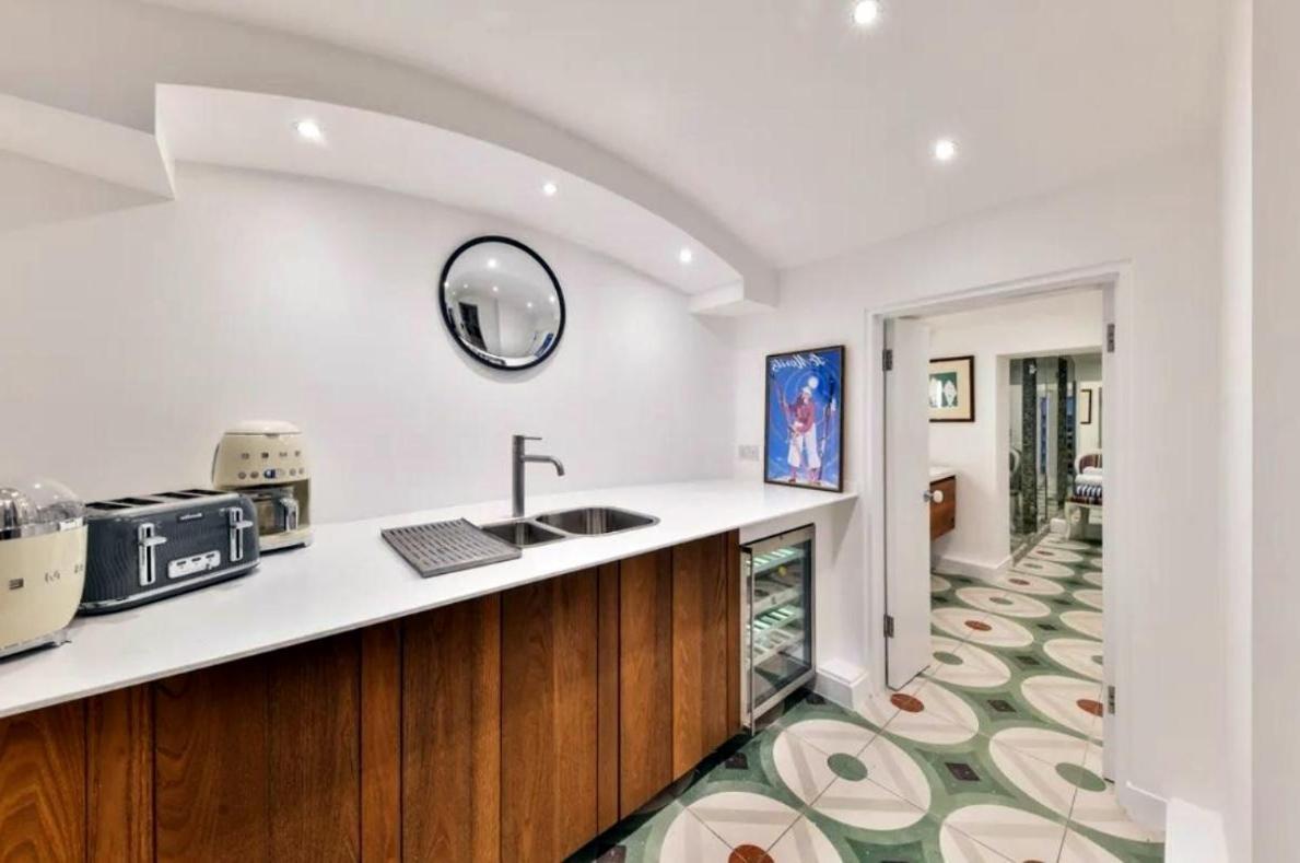 Very Bright Four Bedroom Flat *