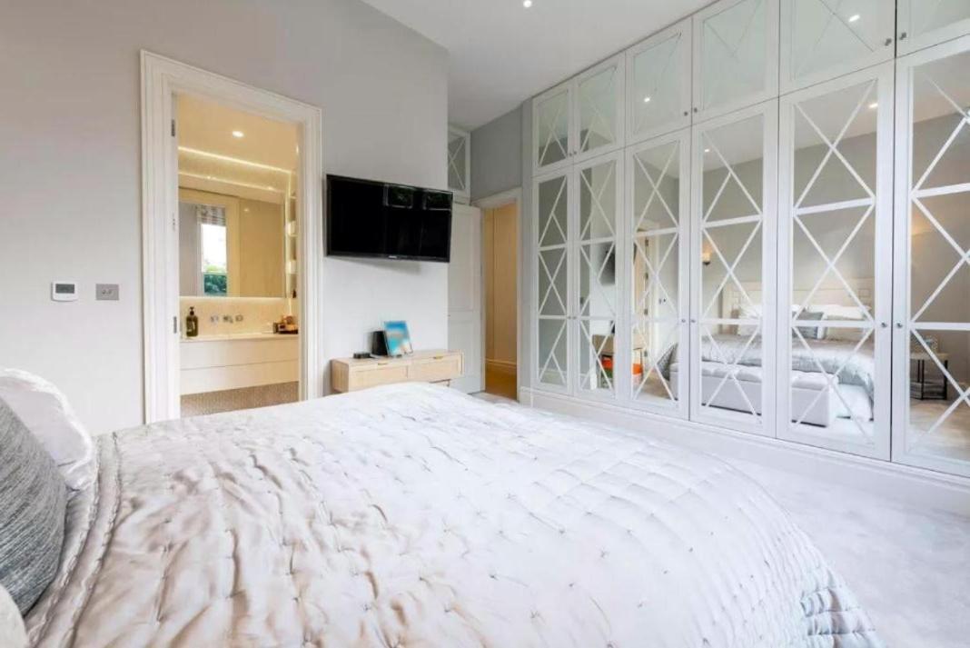 Apartamento Very Bright Four Bedroom Flat Londres