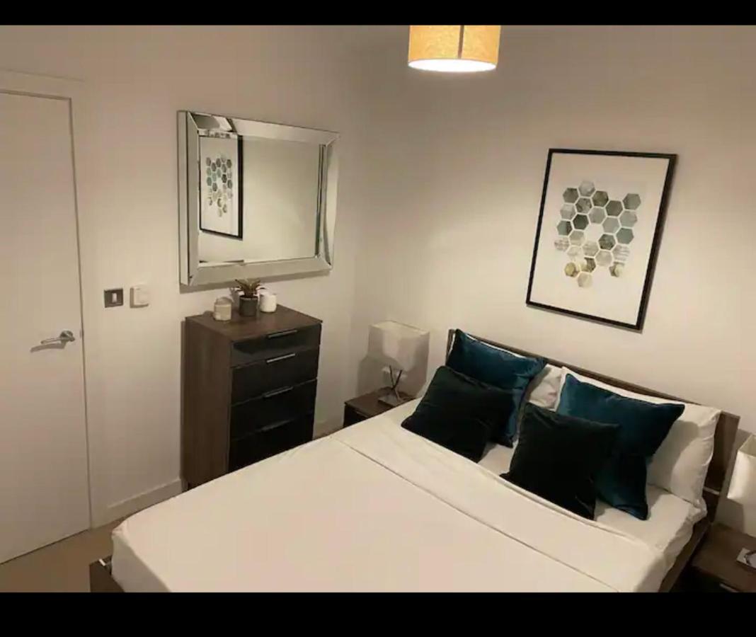 Luxurious 2 Bedroom In Canary Wharf * London