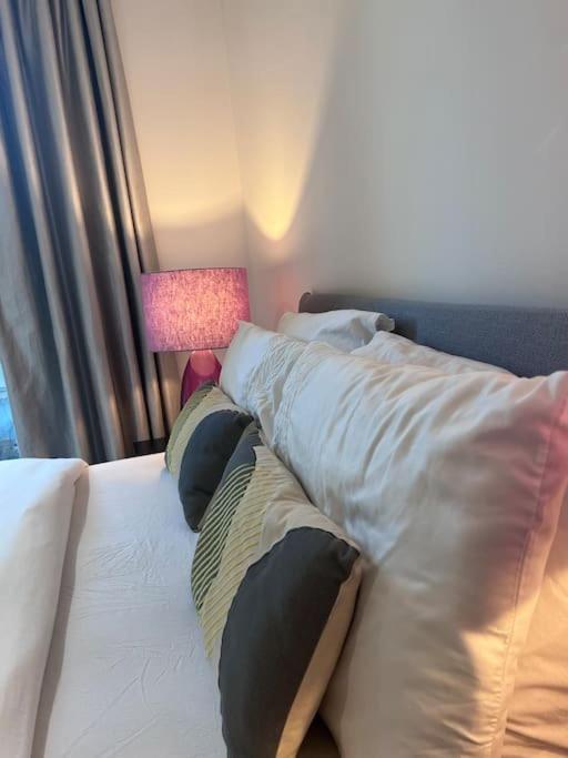 Lovely 2 Bed In Royal Wharf Appartement *
