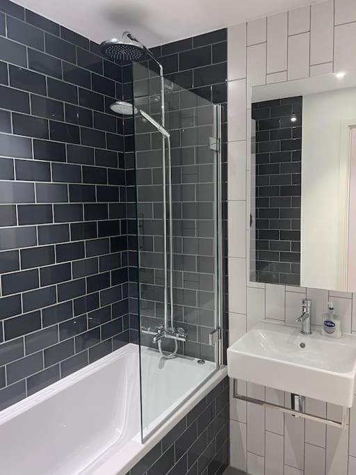 Lovely 2 Bed In Royal Wharf Appartement Londres