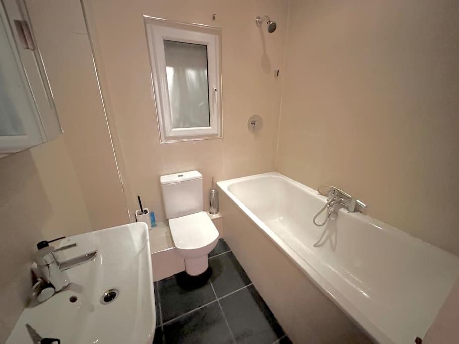 Spacious 2 Bedroom Londres