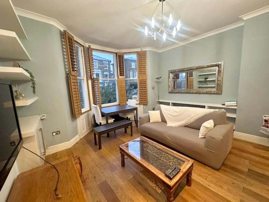 Spacious 2 Bedroom Apartamento *