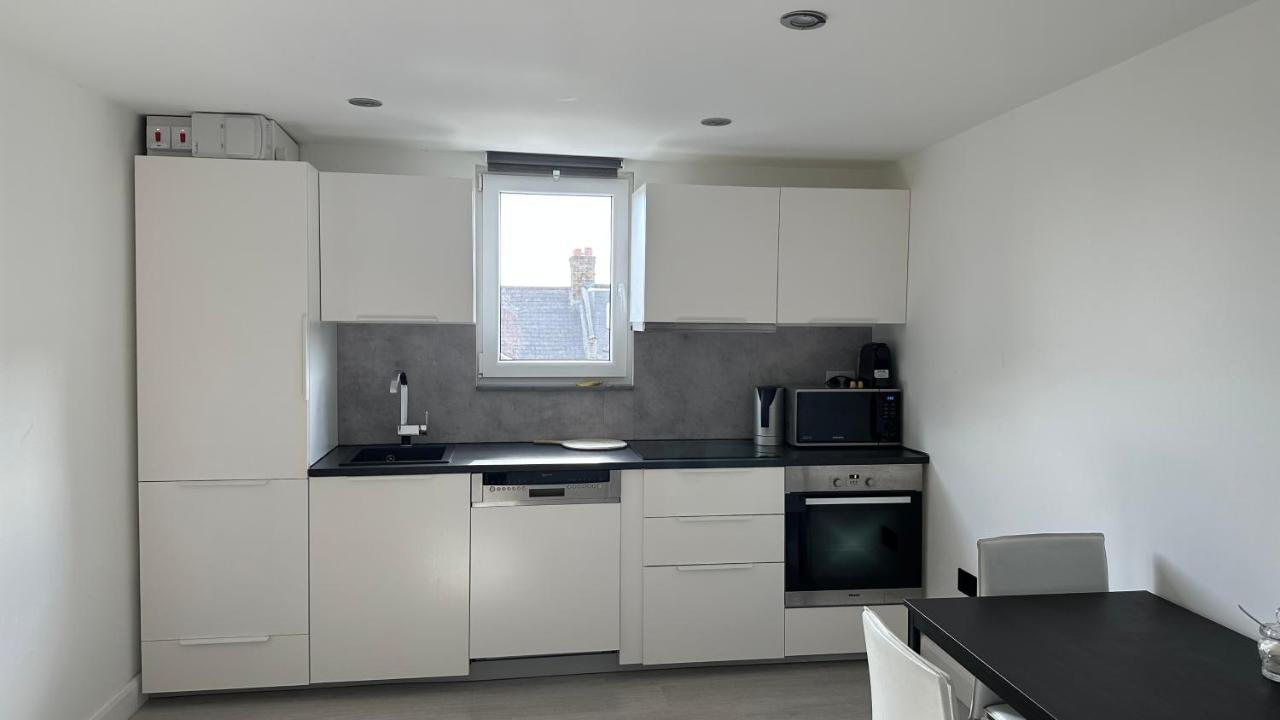 Stunning New 1 Bedroom *