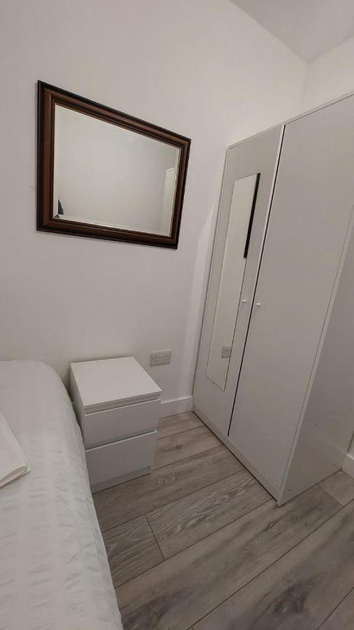 Double En-suite Available In 3 Bed Apt Casa de hóspedes