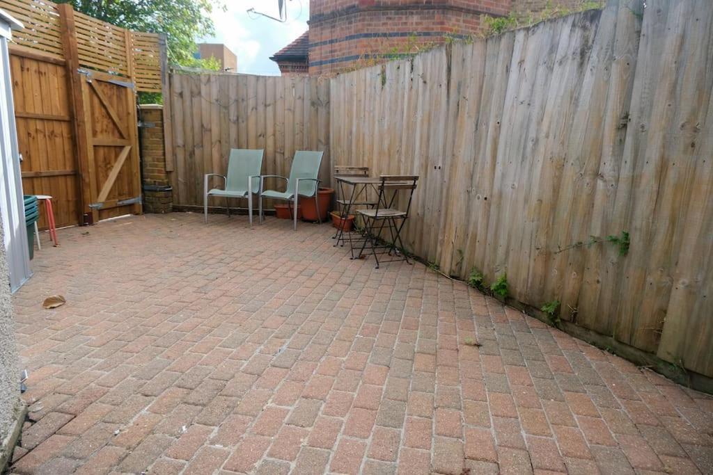 4 Bedroom House In Turnpike Lane/wood Casa de Férias
