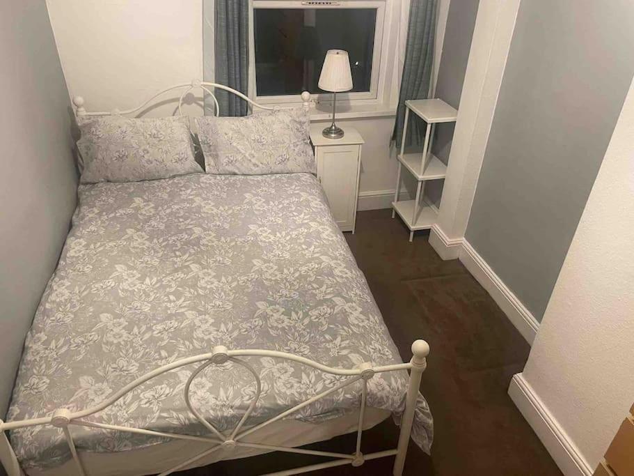4 Bedroom House In Turnpike Lane/wood Holiday home *