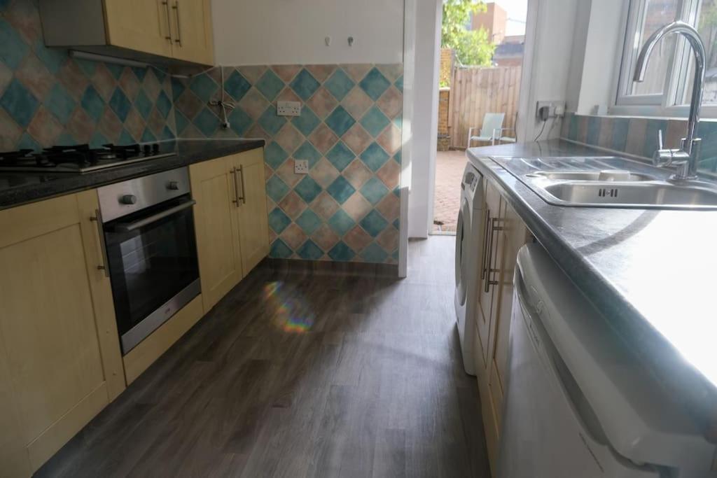 4 Bedroom House In Turnpike Lane/wood Holiday home London