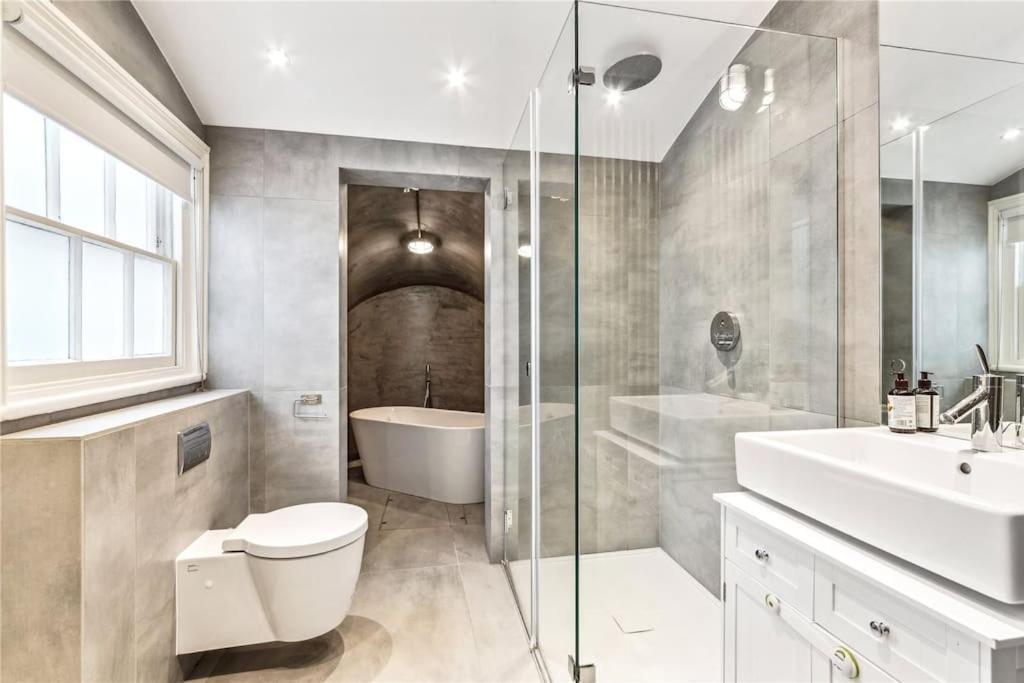 Stunning Notting Hill, 3 Bd, Fine Street, Garden * Londres