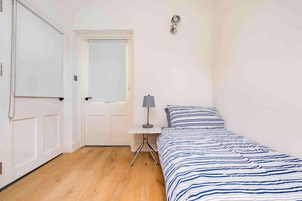 Stunning Notting Hill, 3 Bd, Fine Street, Garden Appartement *