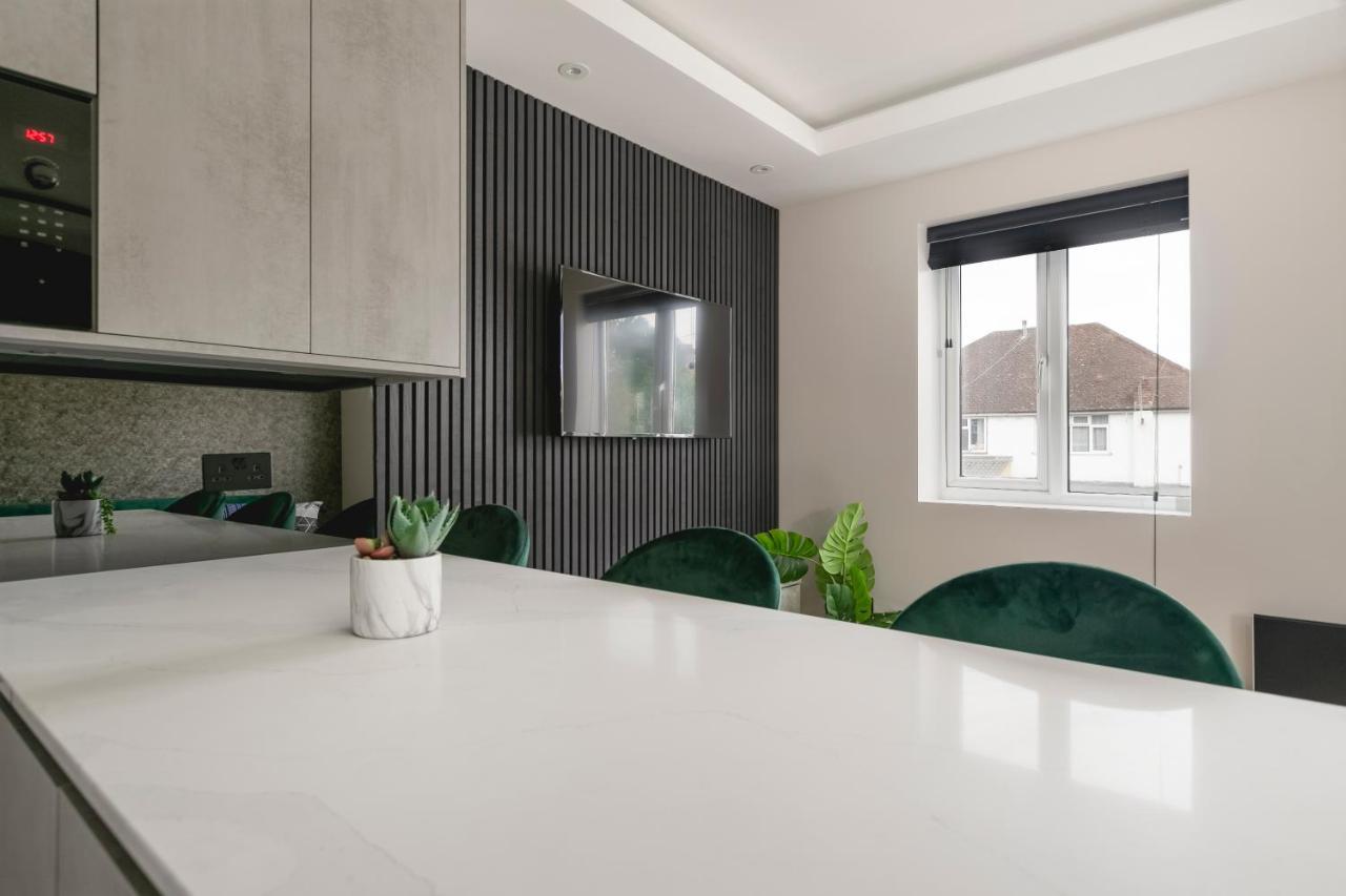 Appartement Skyvillion - Cozy Large 4 & 1 Bed In Enfield, Mins To Tube Station, Free Wi-fi Londres