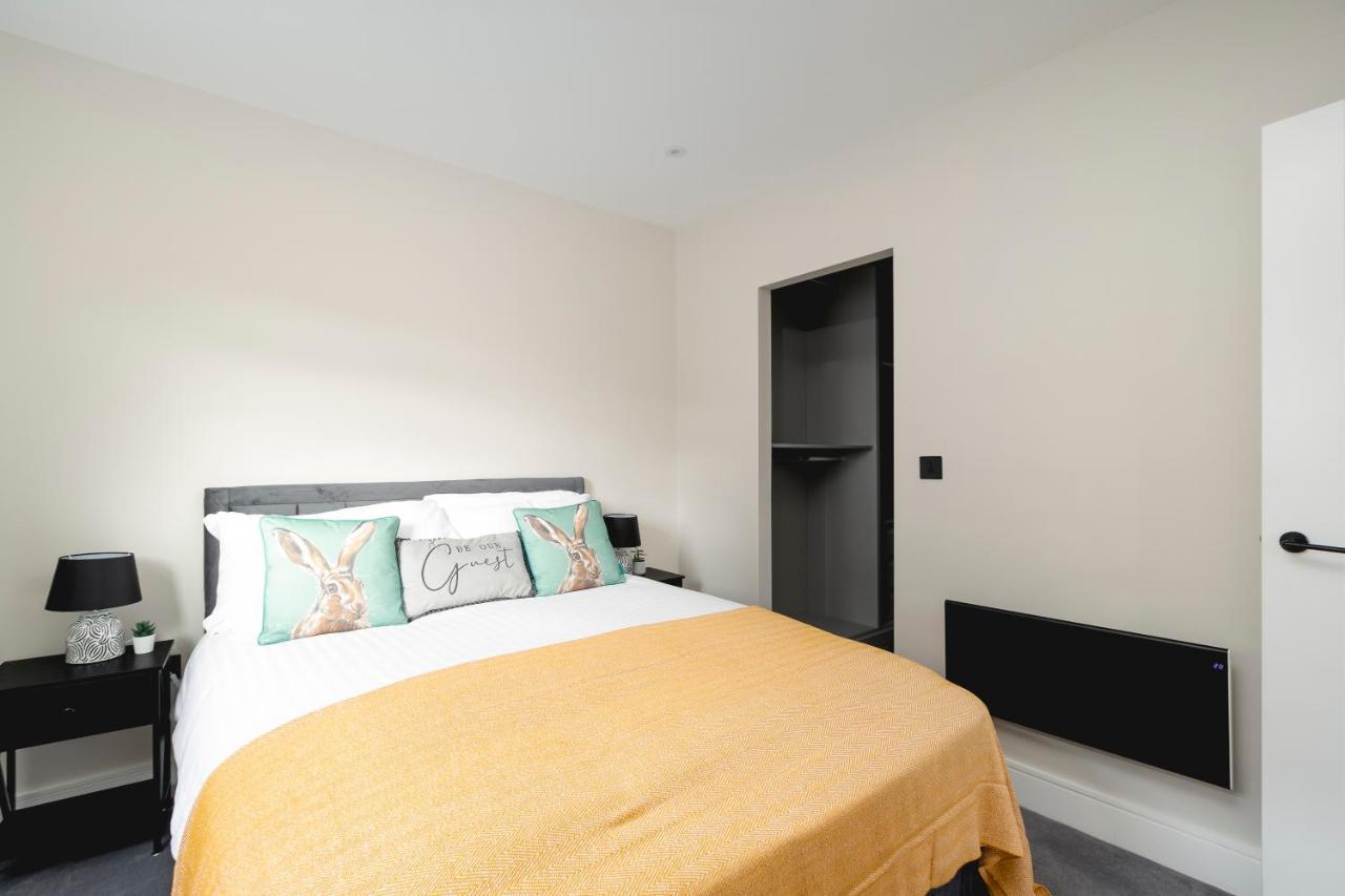 Skyvillion - Cozy Large 4 & 1 Bed In Enfield, Mins To Tube Station, Free Wi-fi Appartement *