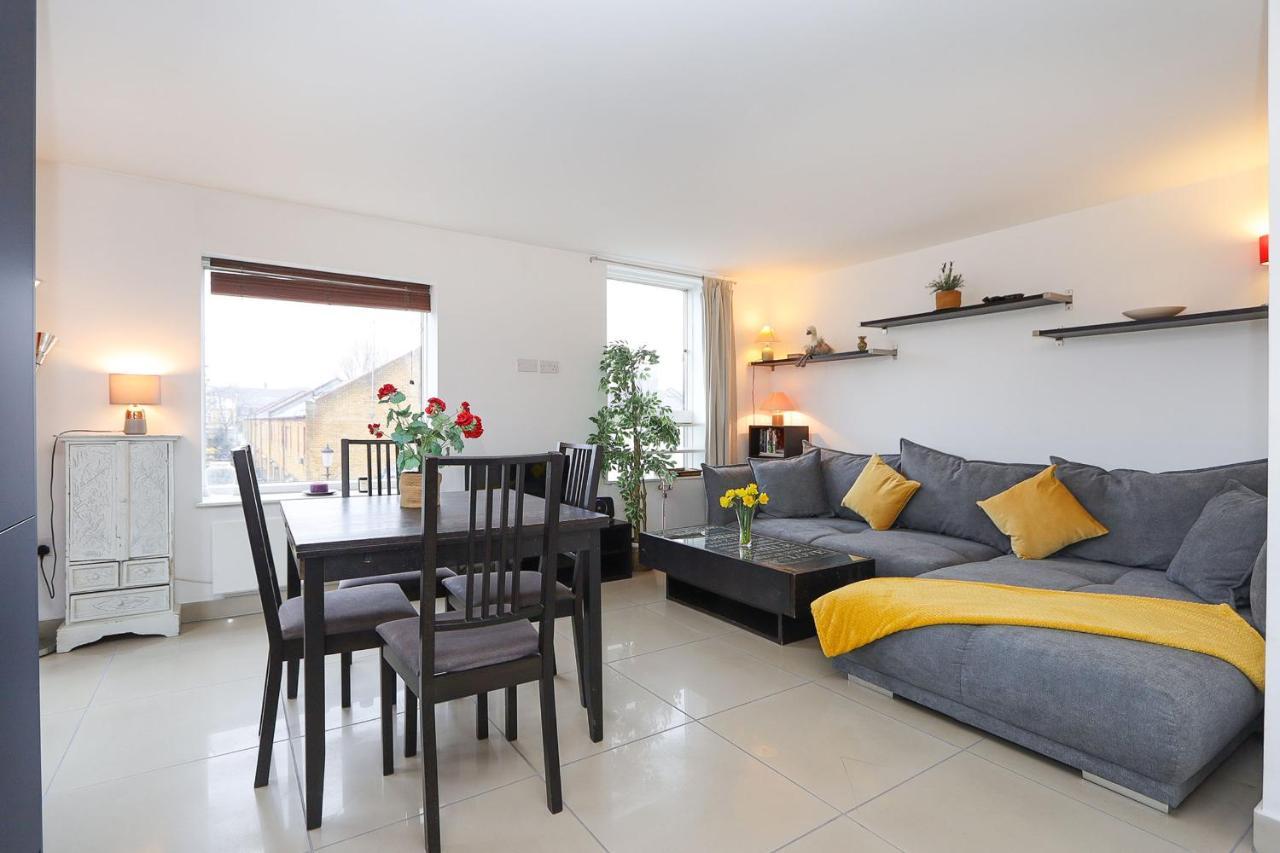 2-bed 2-bath Flat Around The Corner From Portobello Market London