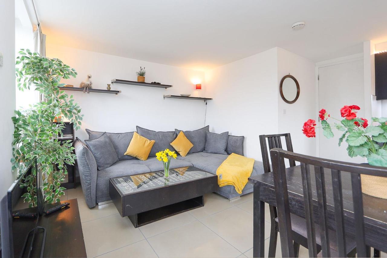 Apartment 2-bed 2-bath Flat Around The Corner From Portobello Market
