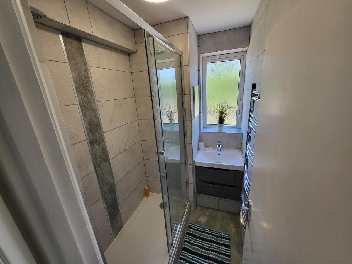 Modern 3 Bed Walking Distance To Wimbledon Tennis! Apartment