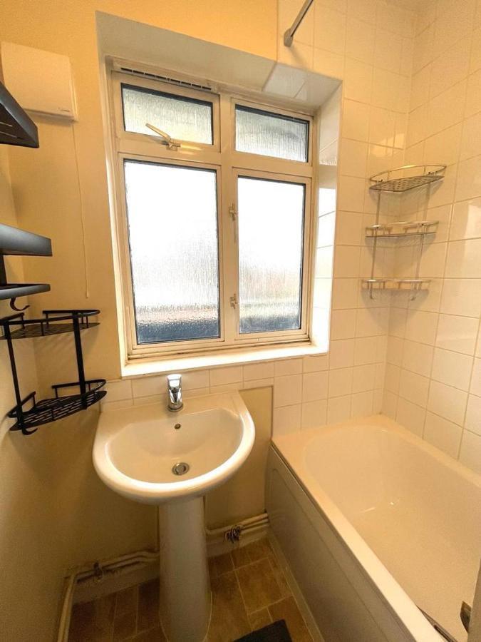 Charming Double-bedroom In Flat Londen