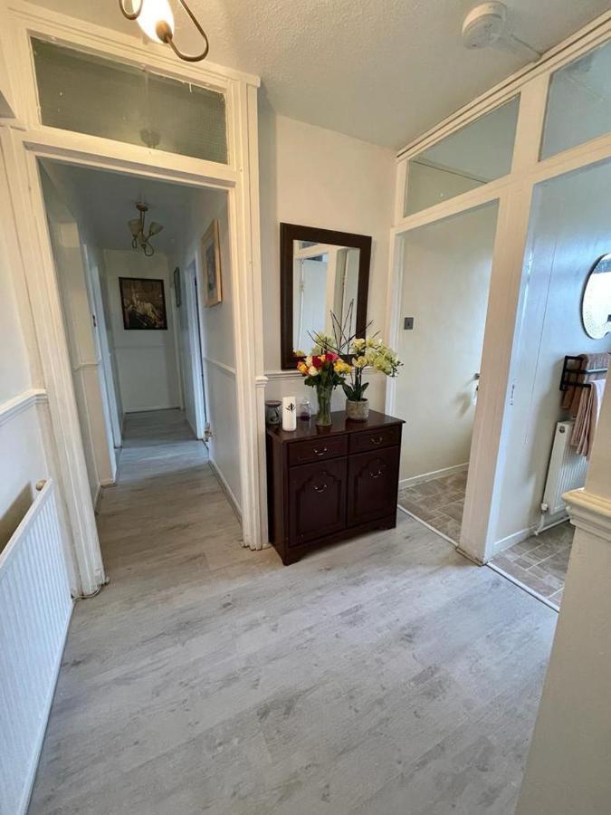 Charming Double-bedroom In Flat * Londen