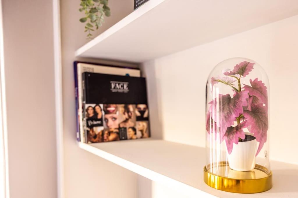 Hébergement de vacances Stunning 3 Bed In New Malden, South West -newly Decorated - Free Parking - Ultrafast Wifi - Smart Tv - Netflix - Sleeps Up To 6! Close To Wimbledon And Kingston. Londres