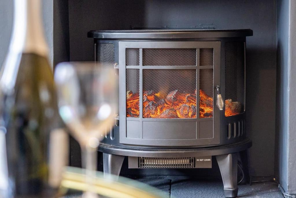 Hébergement de vacances Stunning 3 Bed In New Malden, South West -newly Decorated - Free Parking - Ultrafast Wifi - Smart Tv - Netflix - Sleeps Up To 6! Close To Wimbledon And Kingston.