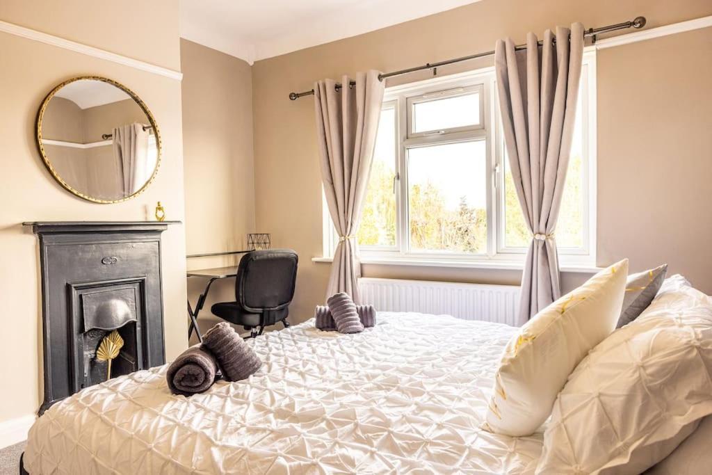 Hébergement de vacances Stunning 3 Bed In New Malden, South West -newly Decorated - Free Parking - Ultrafast Wifi - Smart Tv - Netflix - Sleeps Up To 6! Close To Wimbledon And Kingston. Londres