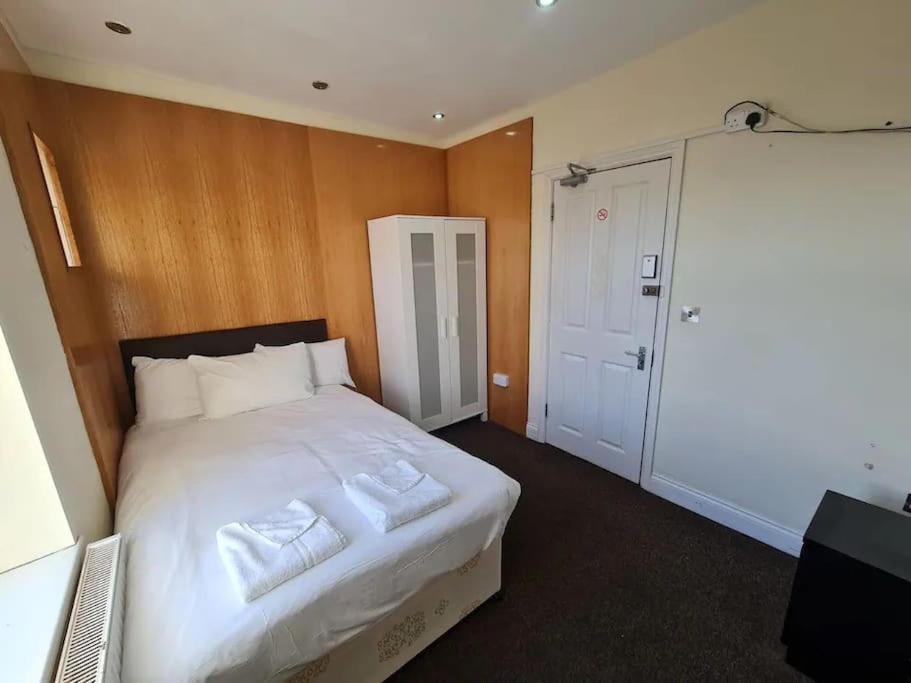 Apartment Lovely Bedroom R8 *