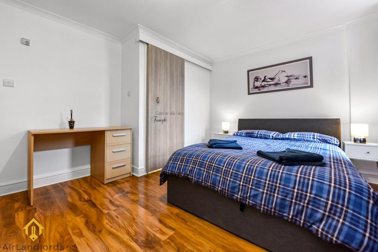 Charming River View 3 Bedroom In The Heart Of Apartment