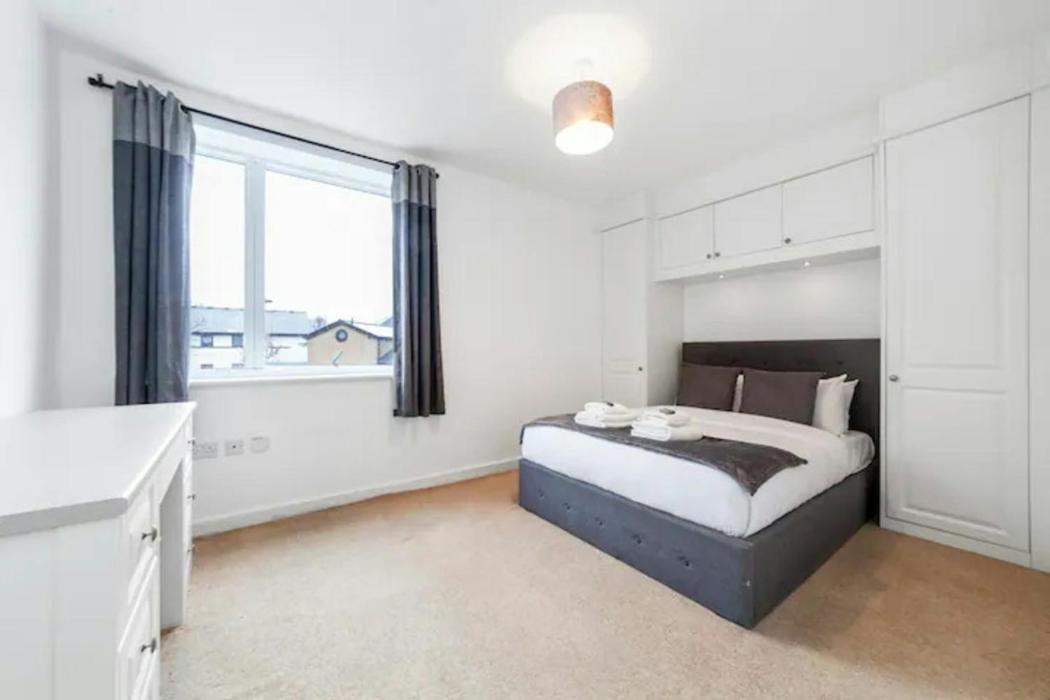 Apartamento Stunning Double Bed Flat With Private Balcony & Free Parking