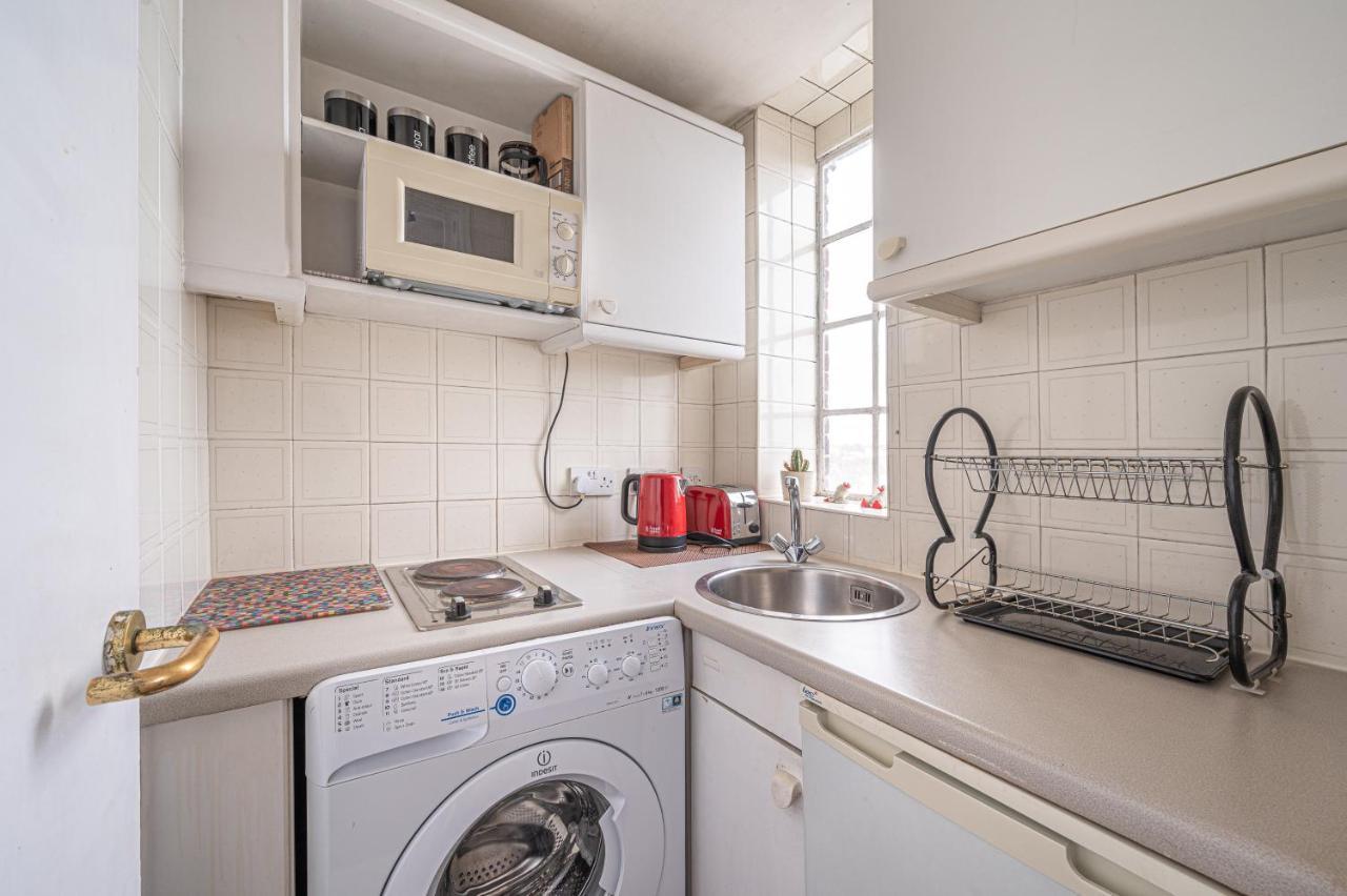 Apartment At Chelsea Cloister *