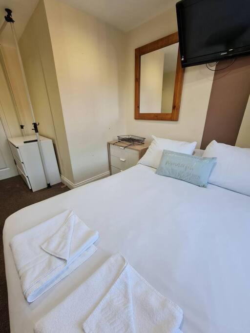 Lovely Bedroom London