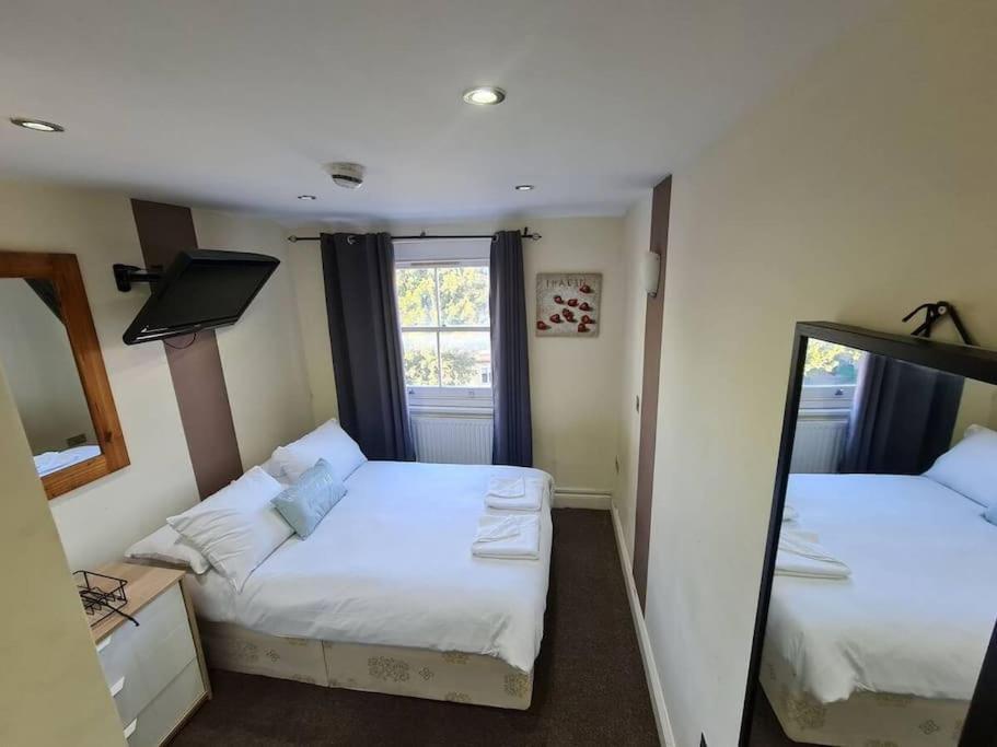 Lovely Bedroom London
