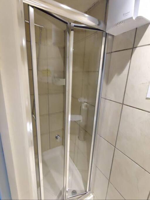 Lovely Bedroom * London