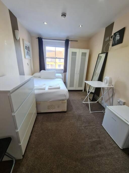 Apartment Lovely En-suite Bedroom