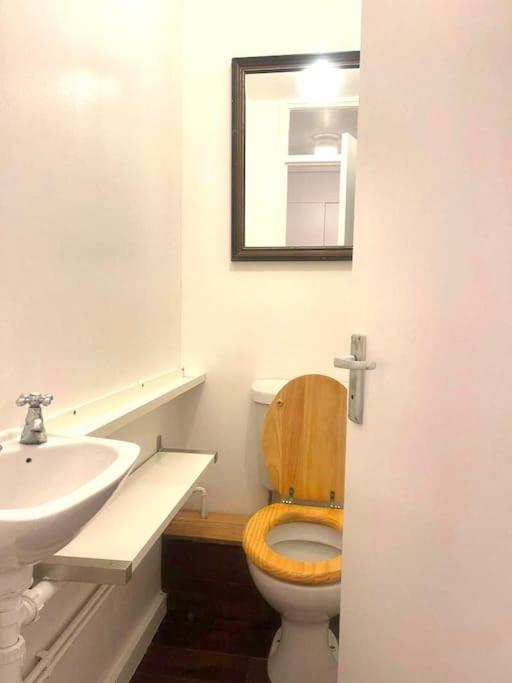 Newly Renovated 2 Bedroom