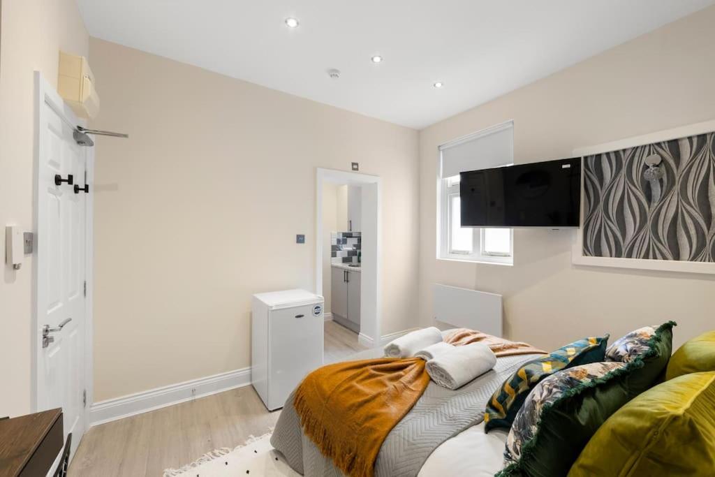 Cozy Nook: Stylish Studio, Walk To Park & Shop * London
