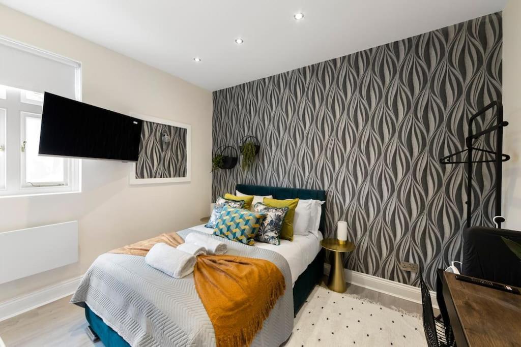 Cozy Nook: Stylish Studio, Walk To Park & Shop Apartment