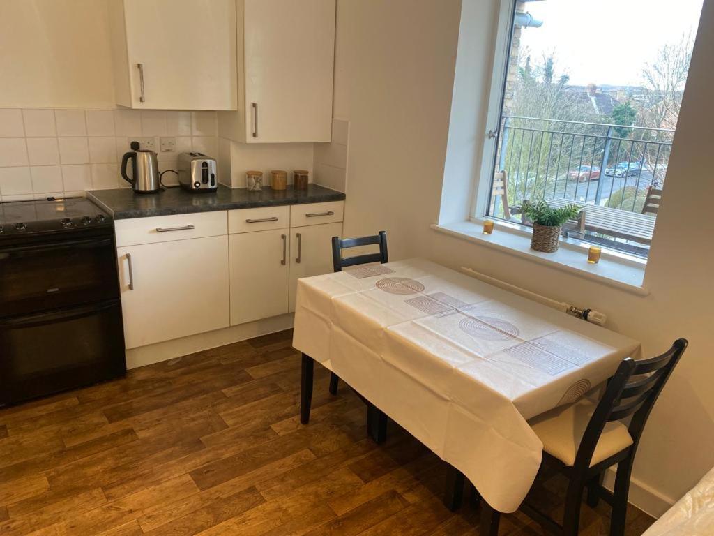 Apartamento Stunning Double Bed Flat With Private Balcony & Free Parking