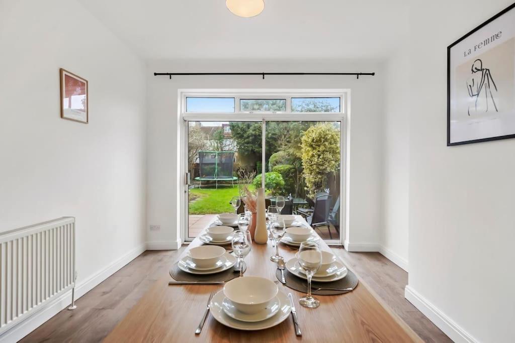 4 Bedroom House Free Off Street Parking Walking Distance To Kensal Rise Station * London
