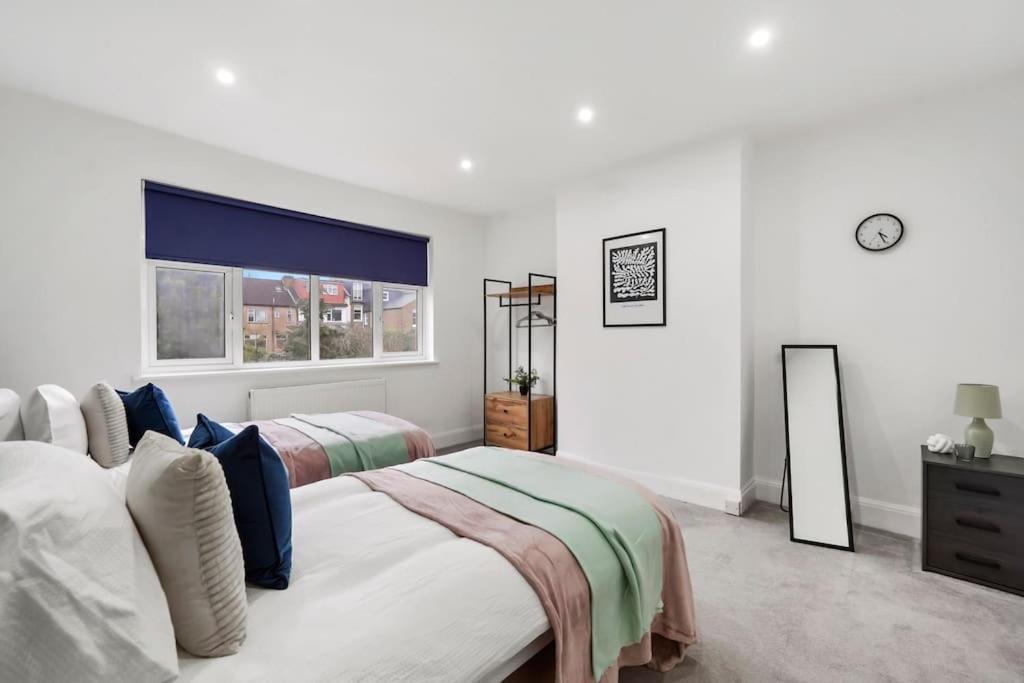 4 Bedroom House Free Off Street Parking Walking Distance To Kensal Rise Station Holiday home *