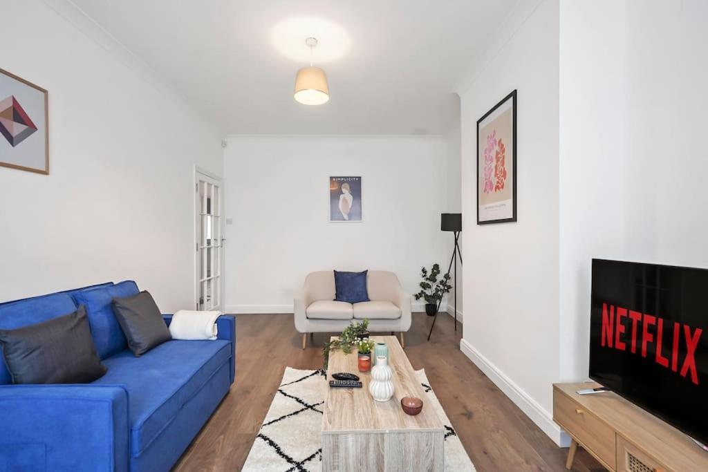 4 Bedroom House Free Off Street Parking Walking Distance To Kensal Rise Station Holiday home