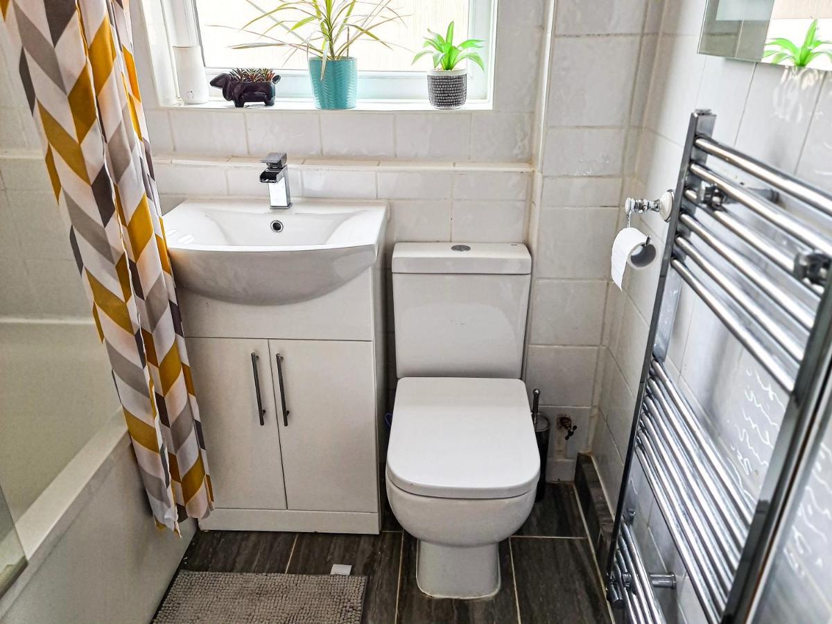 Apartment The Navarone Blue Orchid Flat London