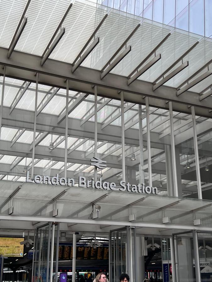Big Ben, 10 Mins To Bridge, 5 Min Croydon, 30 Min Airport