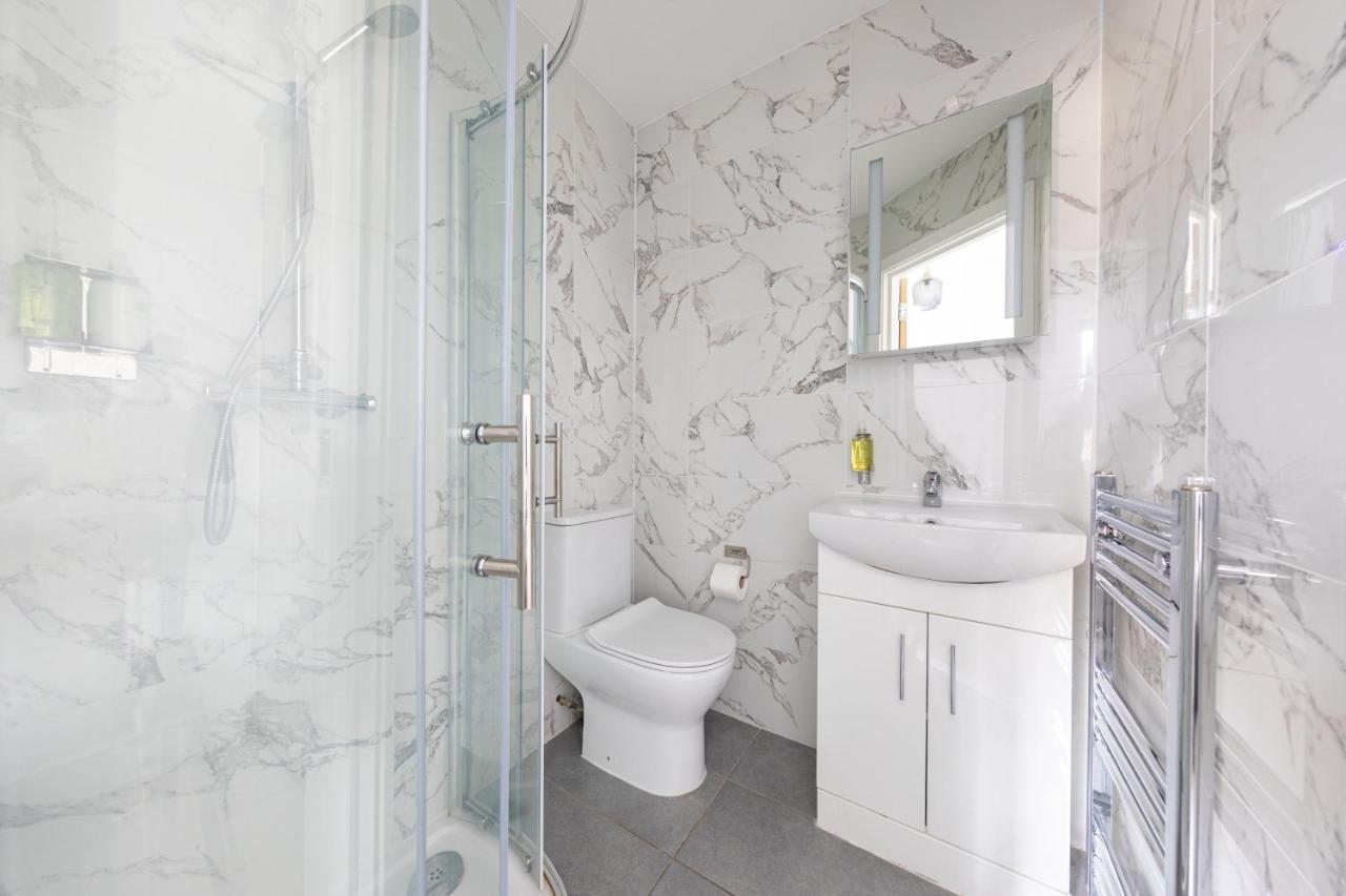 Functional Budget With Wi-fi And Laundry Facilities Near Tube Station * Londres