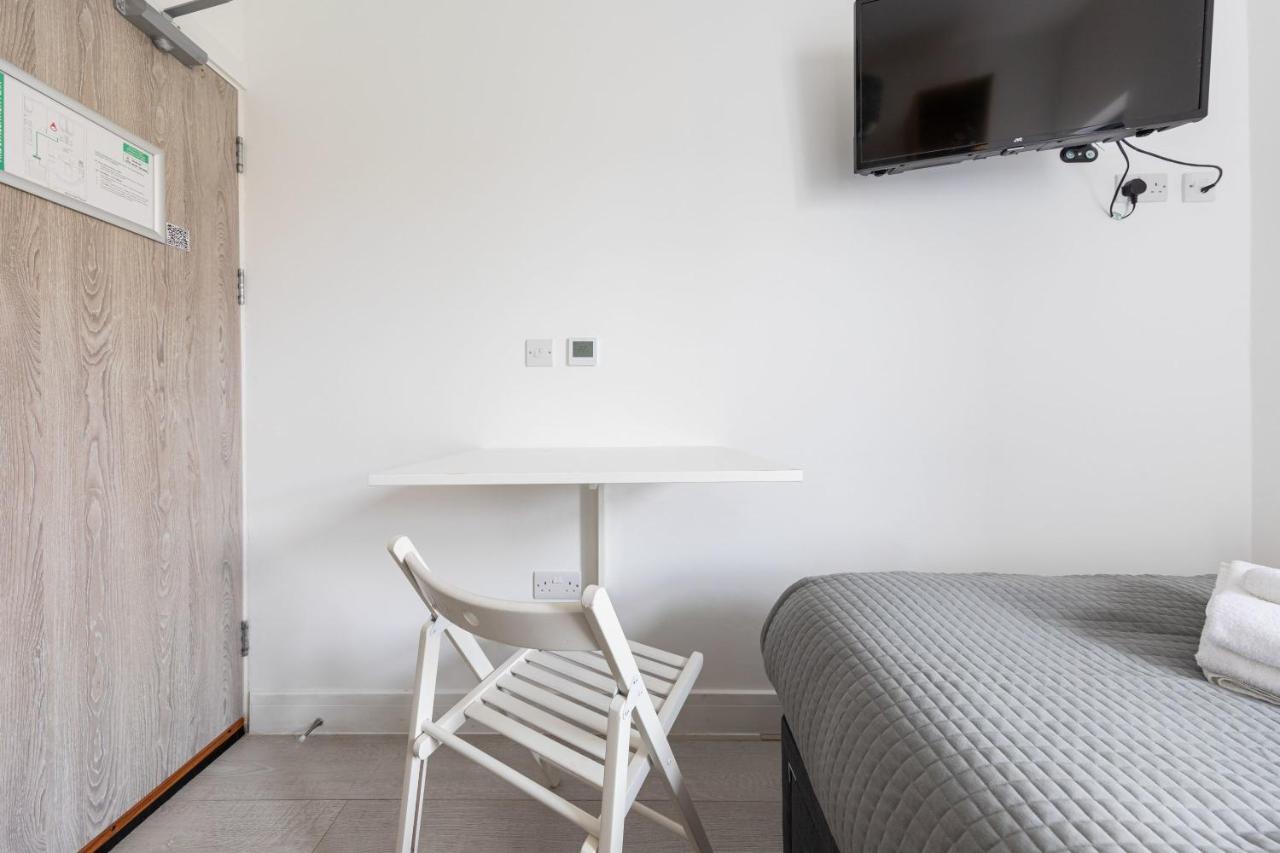 Functional Budget With Wi-fi And Laundry Facilities Near Tube Station Apartamento